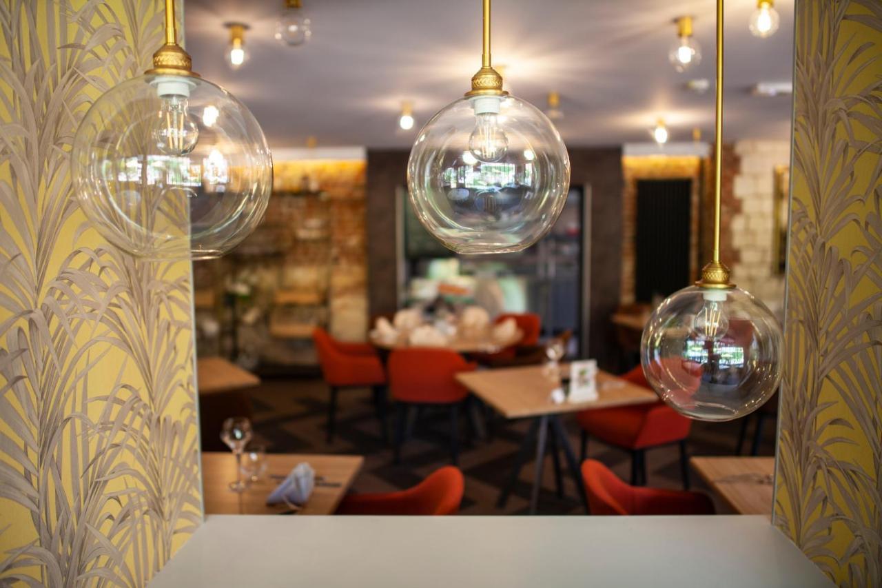 Logis Hotel & Restaurant - Les Hauts De Montreuil Montreuil  Eksteriør billede