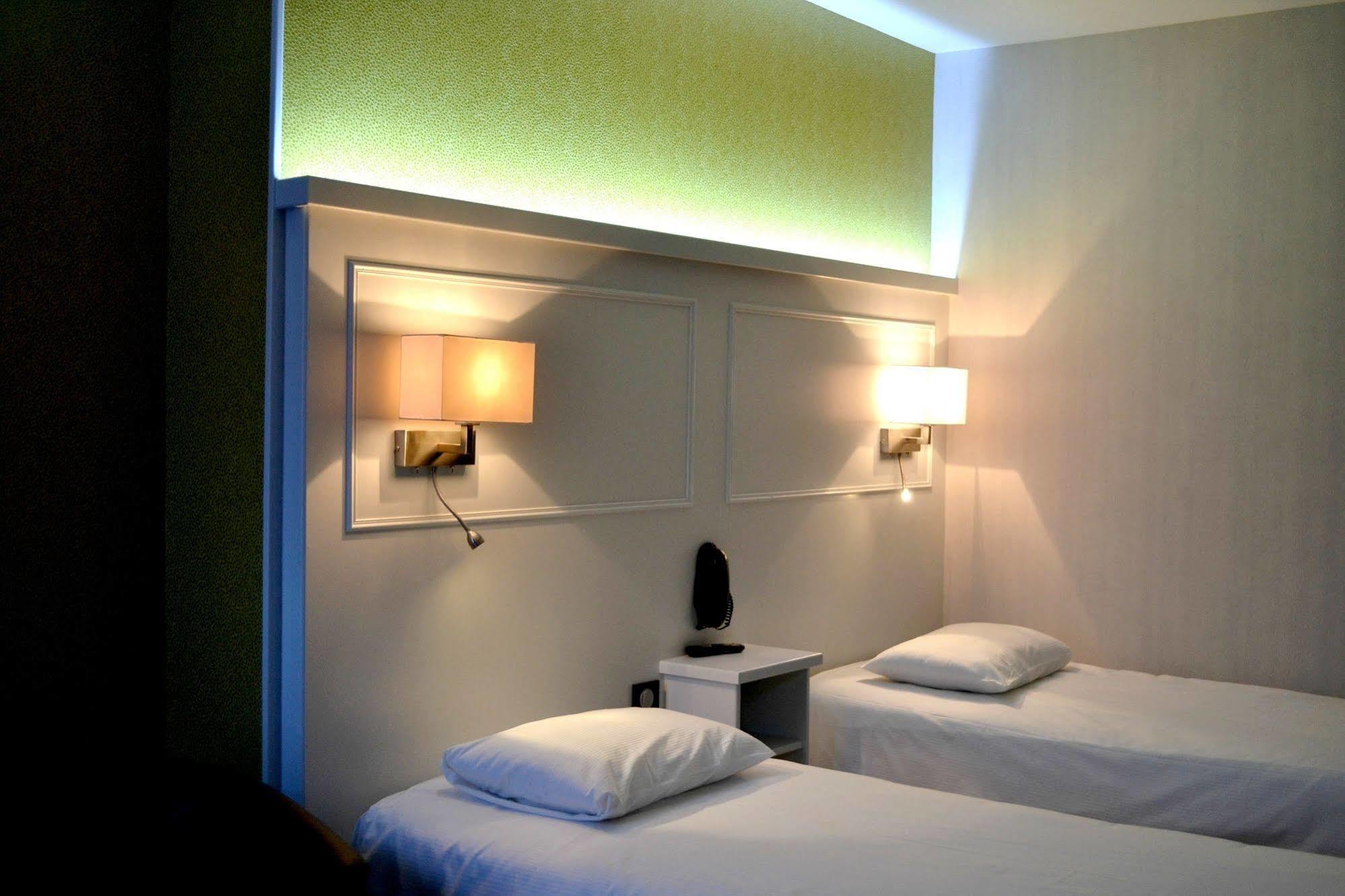 Logis Hotel & Restaurant - Les Hauts De Montreuil Montreuil  Eksteriør billede