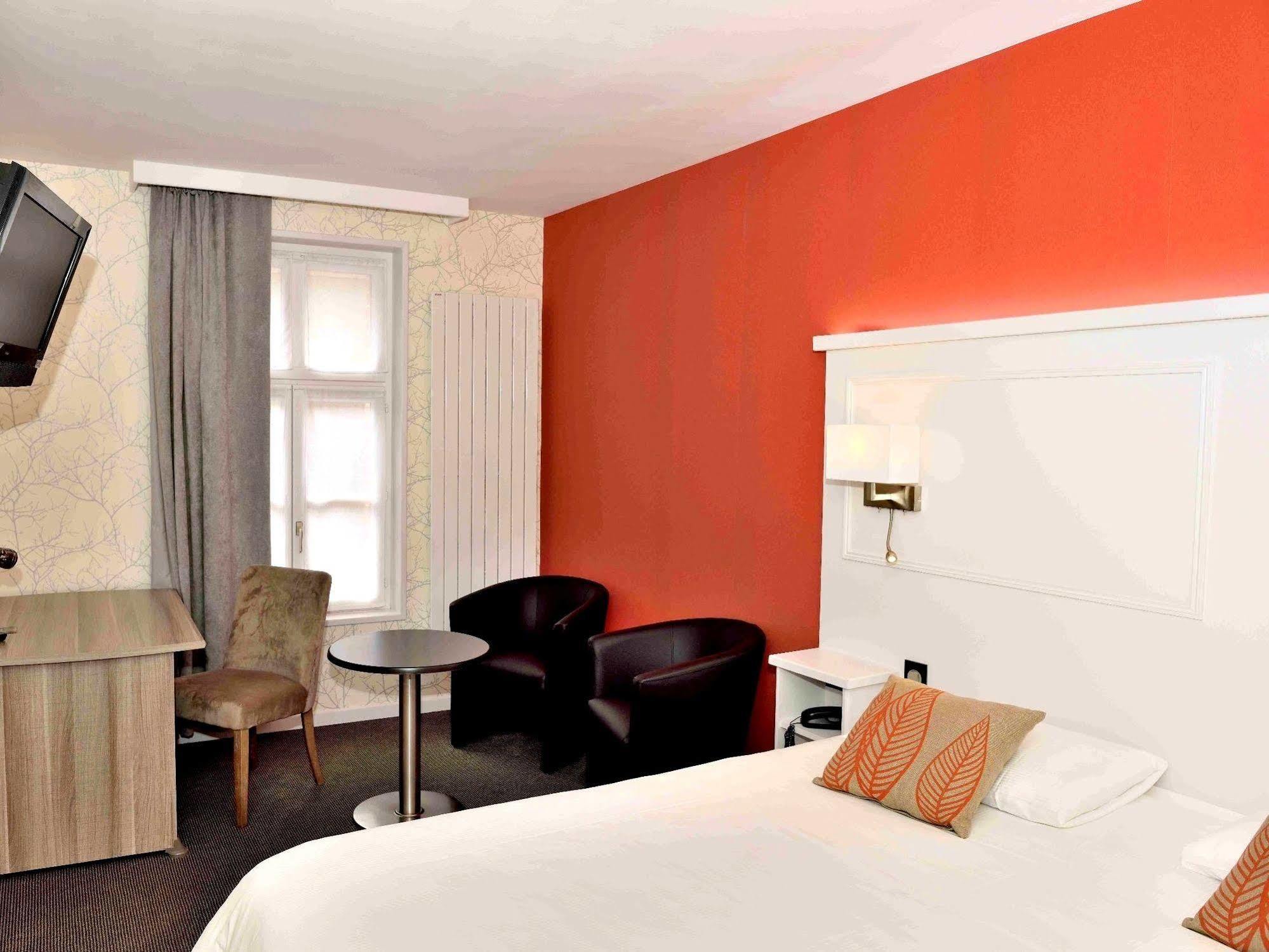 Logis Hotel & Restaurant - Les Hauts De Montreuil Montreuil  Eksteriør billede