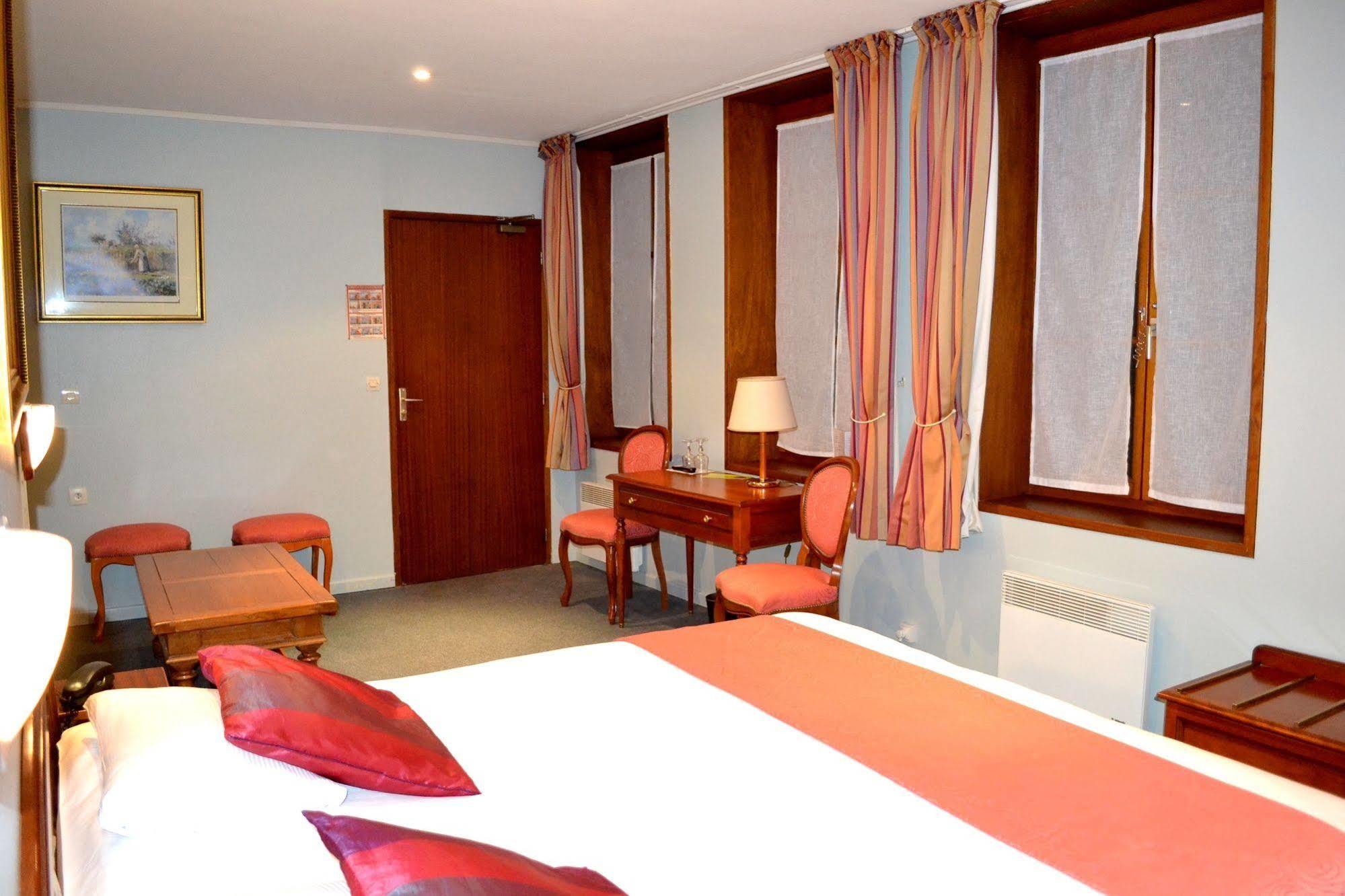 Logis Hotel & Restaurant - Les Hauts De Montreuil Montreuil  Eksteriør billede
